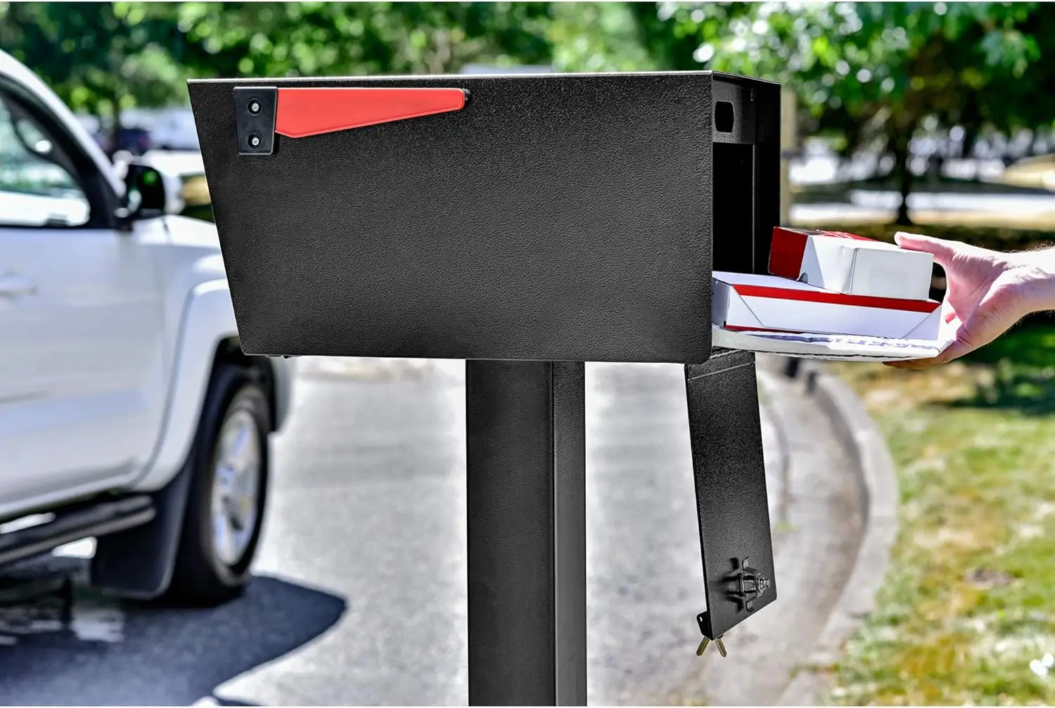 Mail Boss 7526 Gestore delle posta Cassetta postale post-montaggio di sicurezza con chiusura a sicurezza per strada Scatola postale nera