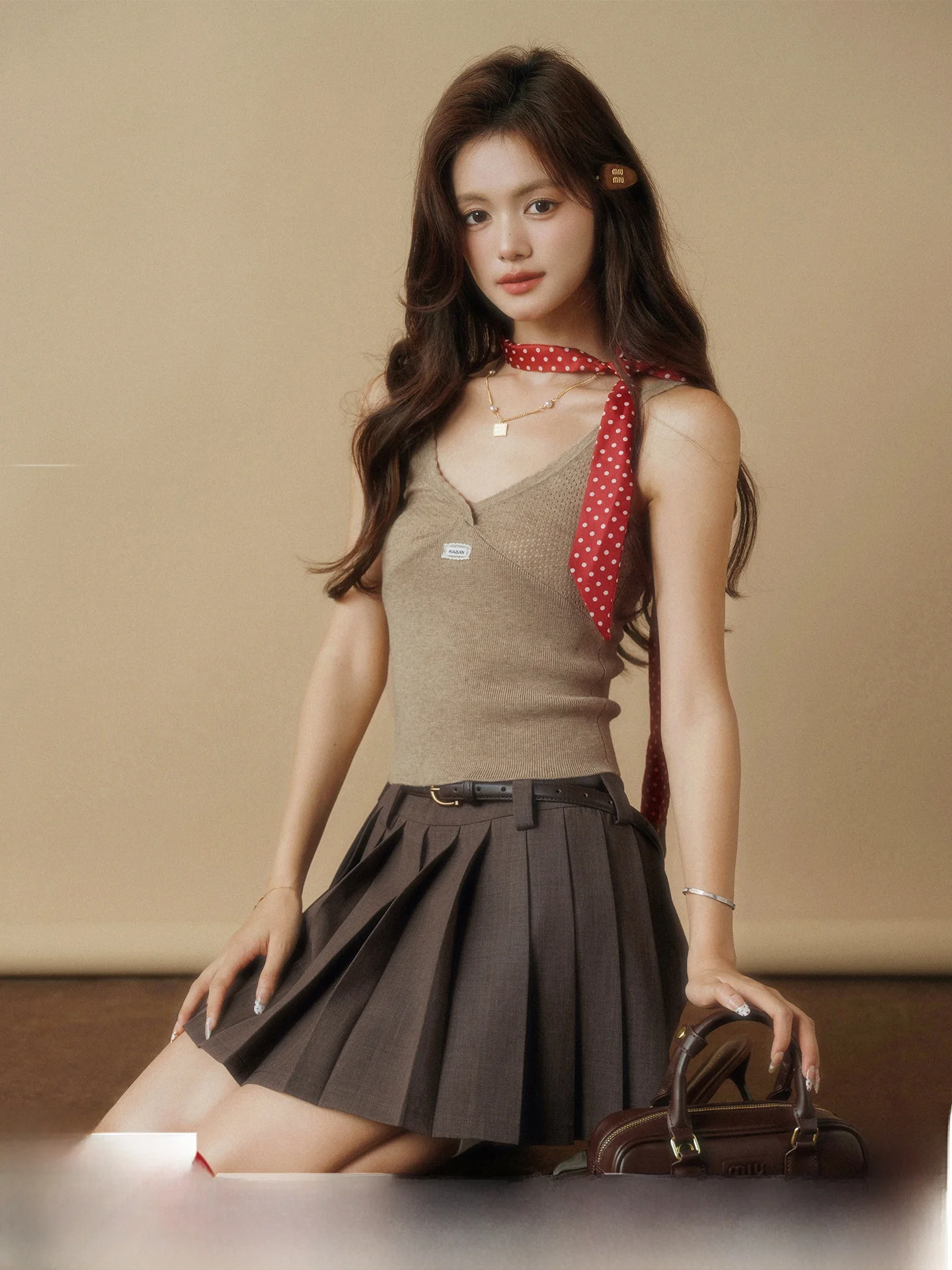 

Ретро-вязаный кружевной жилет с V-образным вырезом и надписью, женский, осенний, на тонких бретелях, милый, индивидуальный, в стиле Берри Матури, для повседневной носки, модный, короткий.