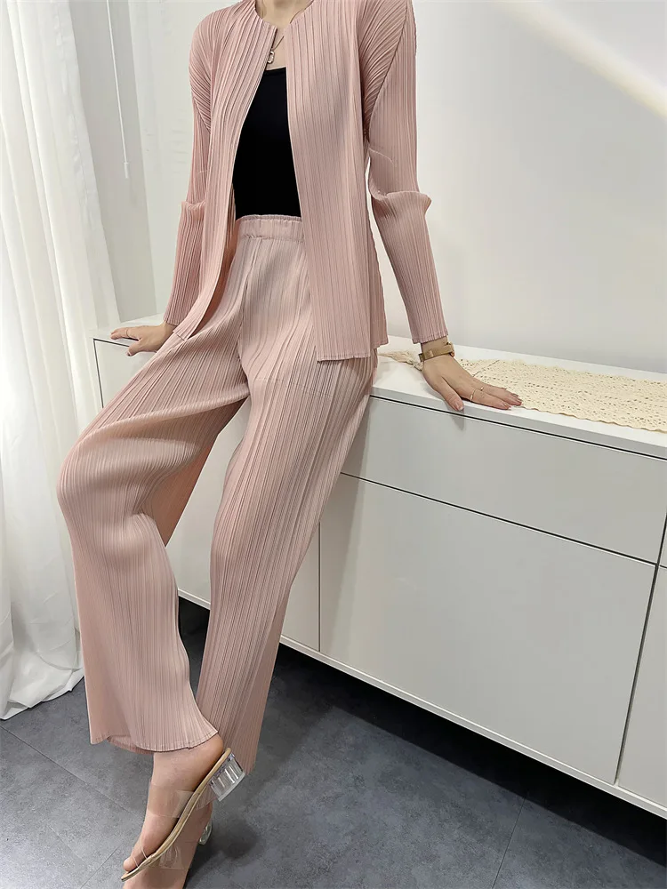 Miyake Spring and Summer New Casual Pants Simple, Loose and Comfortable Casual Elastic Pleated Straight Nine-point Pants Women