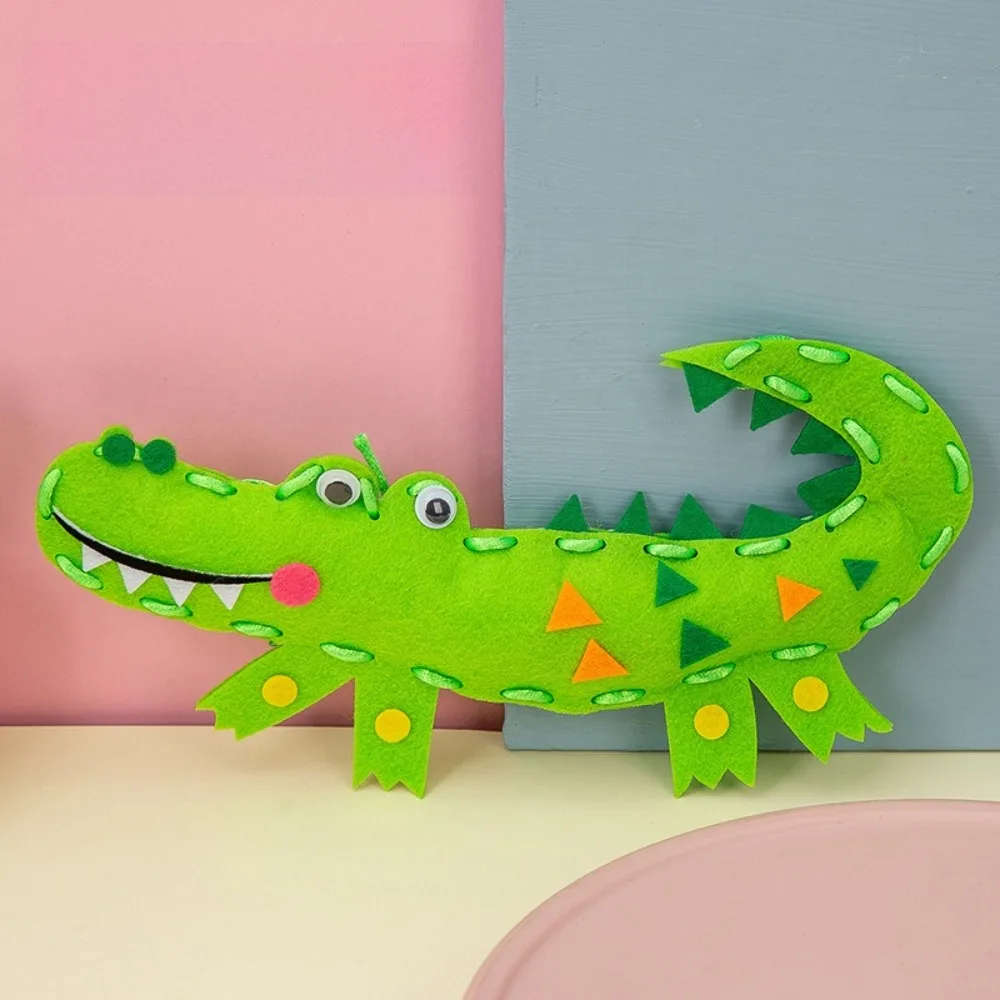 Sewing Kit for Beginner Kids Arts Crafts Cute Cartoon DIY Projects of Stuffed Animal Dolls Pendant Shoulder Bag Threaded Toys