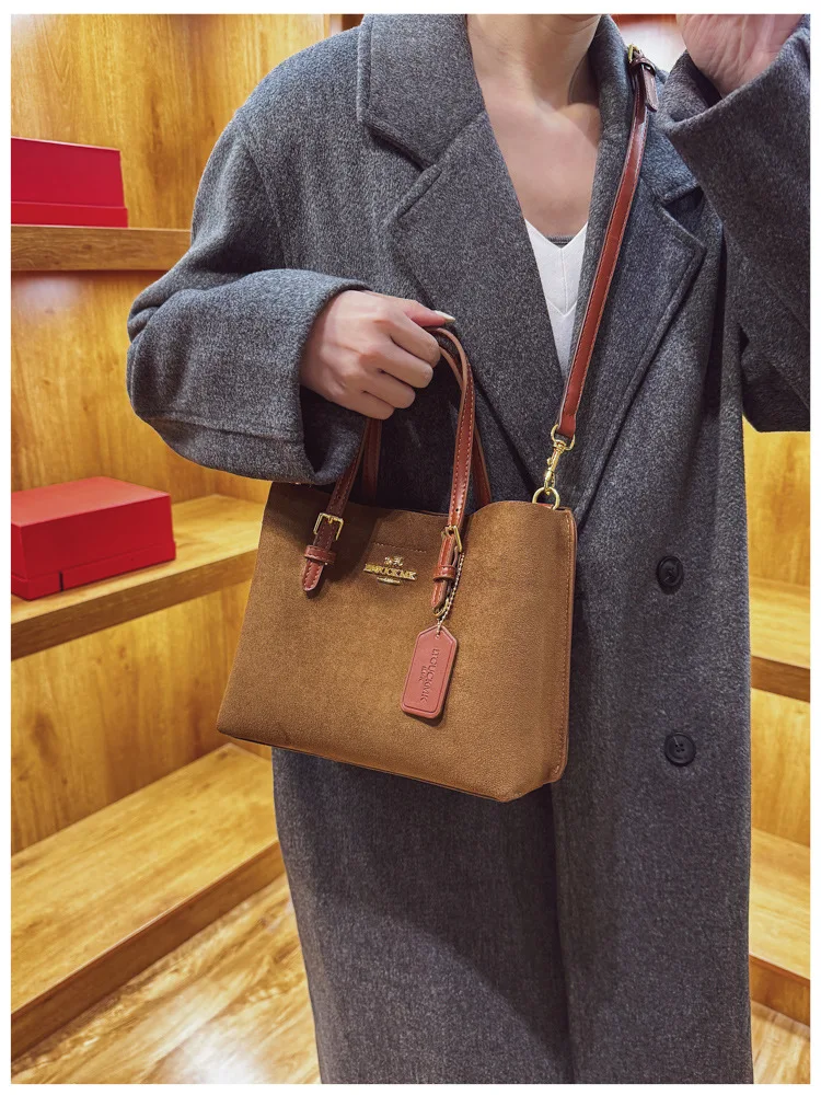 

2026 New Matte Textured Tote Bag for Women’s, Convertible Handheld Shoulder Bag, Chic Y2K and Versatile Crossbody Purse