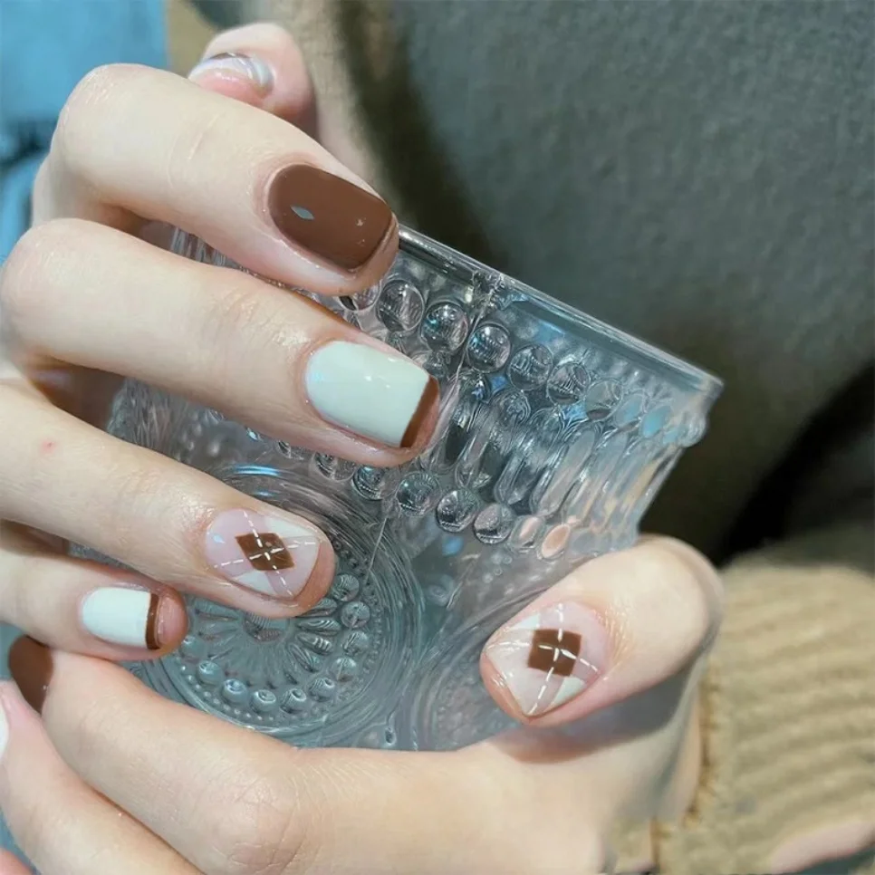 24 Stuks Koffie Kleur Liefde Hart Dambord Raster Kunstmatige Acryl Nep Nagels Lange Balletpers Op Nagel Volledige Dekking Valse Nagels