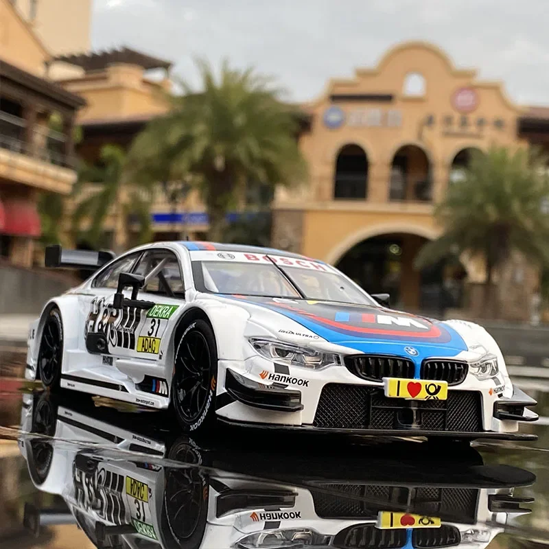 1:24 BMW M4 DTM le Ember Keverés Versenyzés autó manöken diecast Gyermek- vehicles Fém autó manöken Gyűjtés Magas légnyomású levegő Tettetés Adomány F193