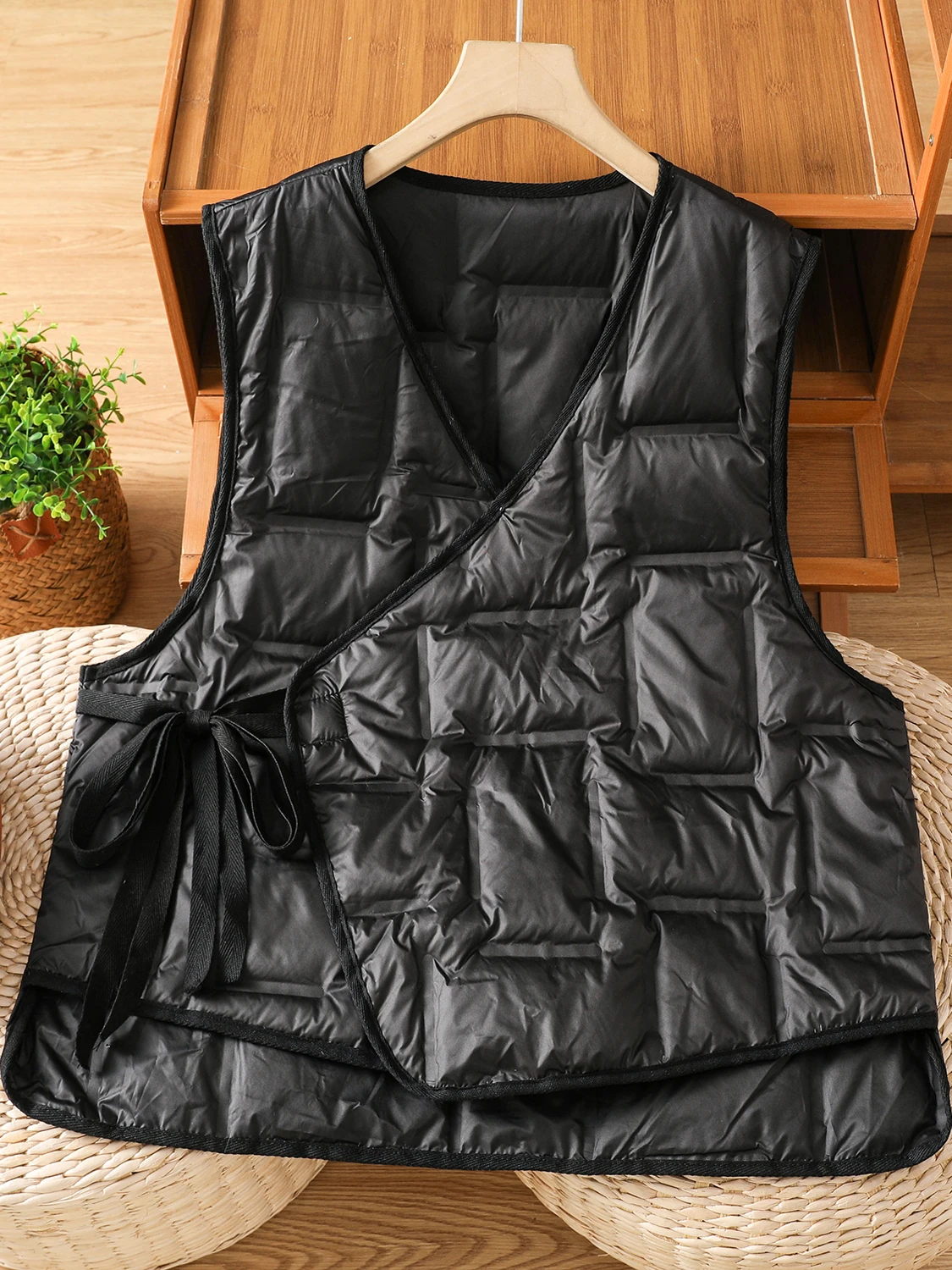 

Loose Cotton Vest Women's V-ne Belted Svel Top Warm Layering Design Spring 2025 New Sle Commute Faion