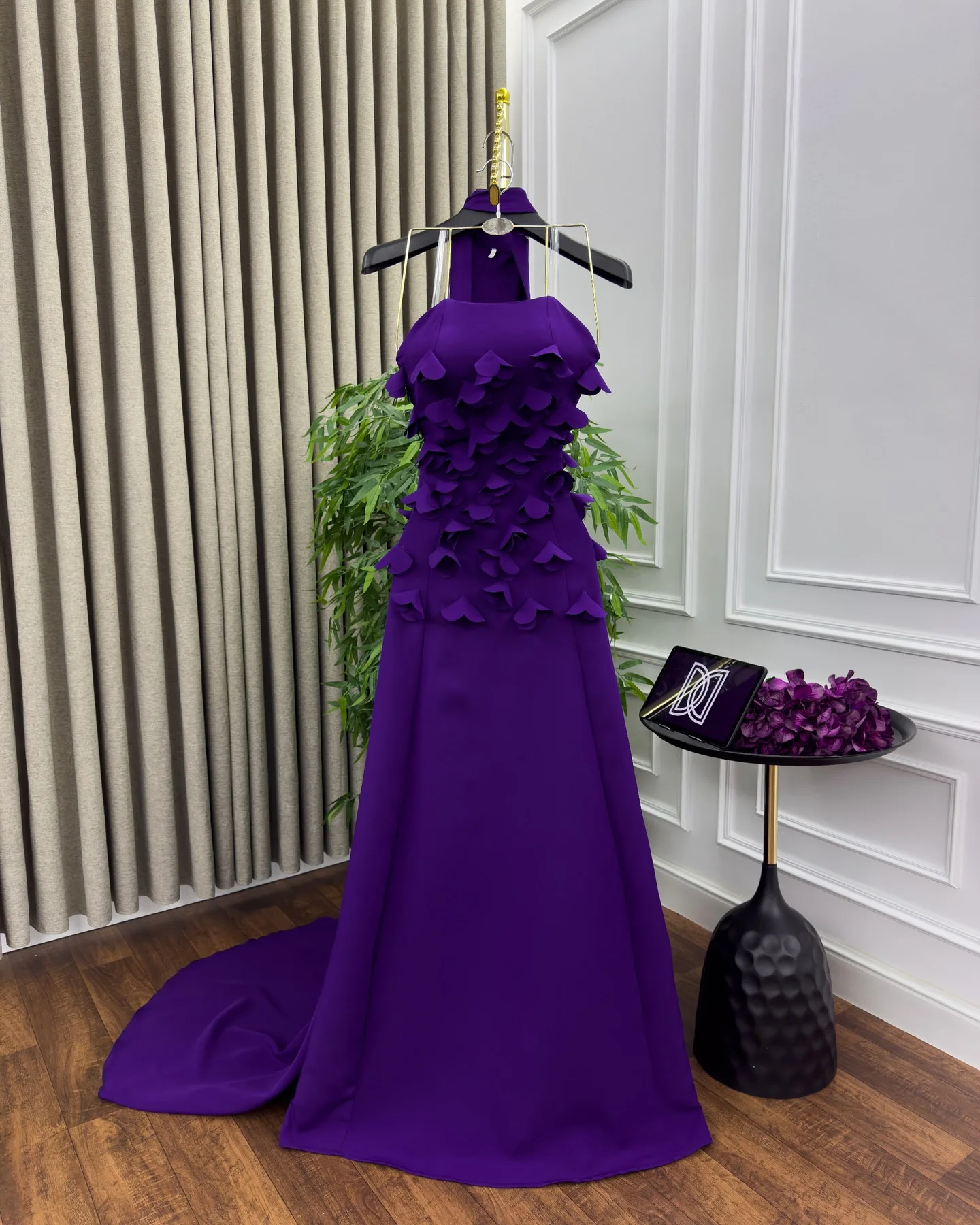 

Customized Evening Dress Elegant Jersey Appliques Strapless Sleeveless Prom Gowns Classic handmade flower Train Party Dresses
