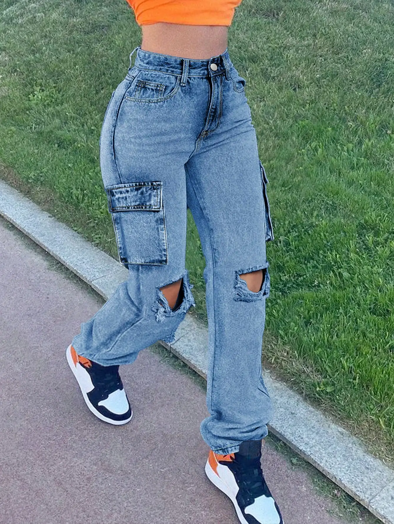 

Women's High-Waisted Distressed Cargo Jeans Loose Fit Wide-Leg Denim Streetwear Style Patchwork Pocket Design Ripped Fashion