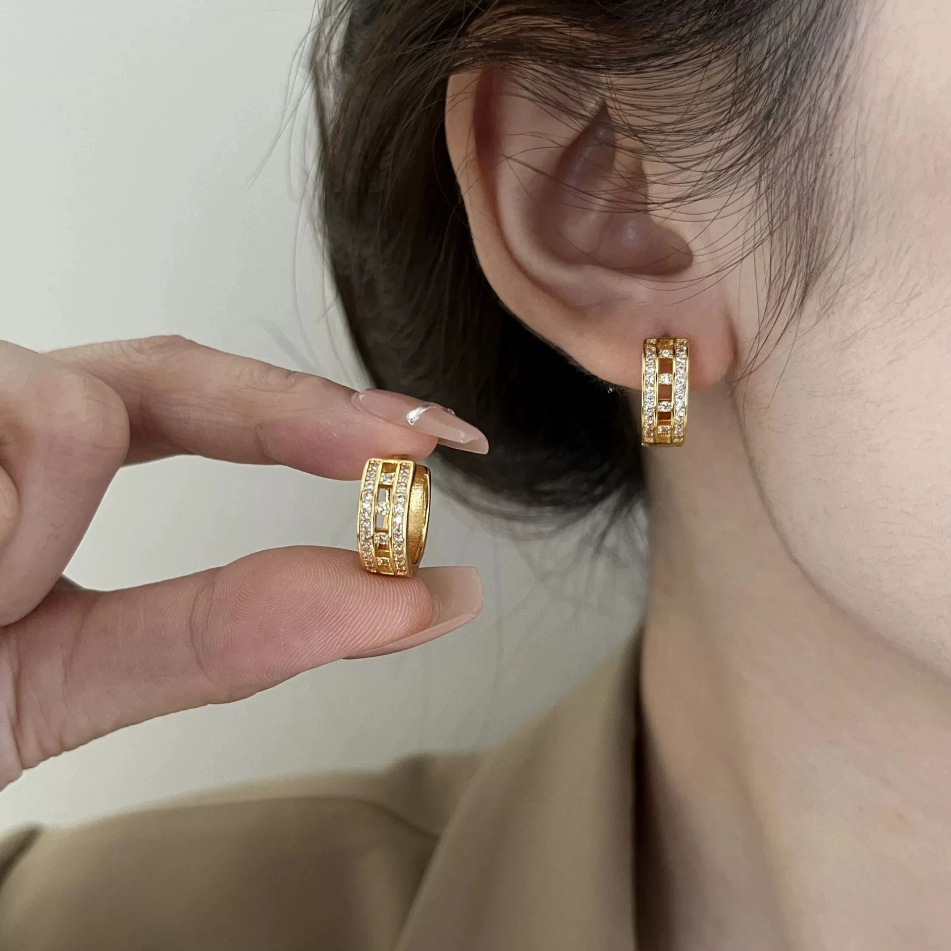 Ins Round Hoop Earrings For Women Gold Silver Color Female White Zircon Small Ear Buckle Wedding Party Versatile Jewelry