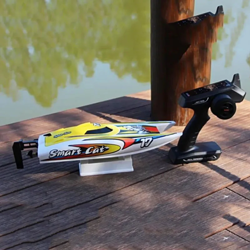 RC Ship Model 8204 New Speed Boat Beginner Training and Teaching High Speed 2.4G Remote Control Boat Toy