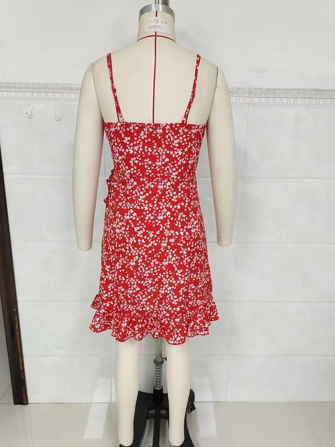 2026 Damen Sommer Blumenkleid Strand Urlaub Wickelkleid Neckholder V-Ausschnitt Ärmellos Rüschensaum Mini Boho Party Urlaub Größen S-XXL – Detail 9