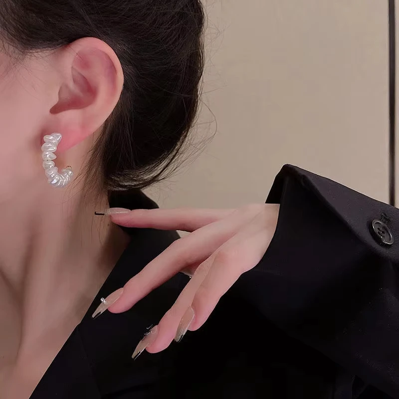 FTCY Retro Irregular Imitation Pearl Earring for Women C-shaped Baroque Pearl Hoop Earrings Girl\'s Trendy Jewelry Elegant Gift