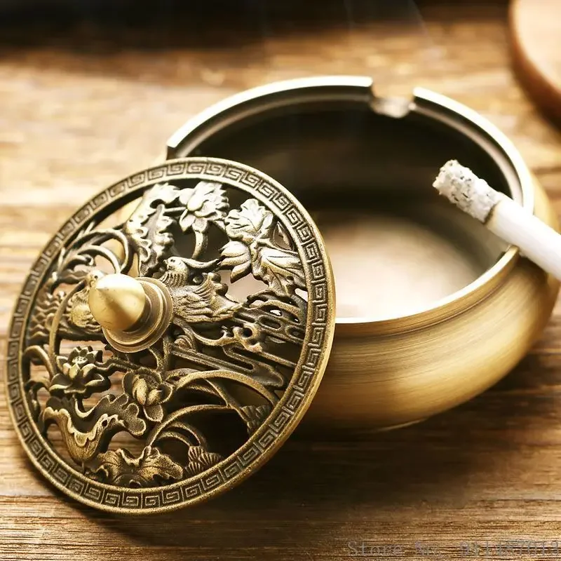 

1pc Retro Creative Pure Copper Ashtrays Home Indoor Living Room Office Table Supplies With A Cover To Prevent Flying Ash Ashtray