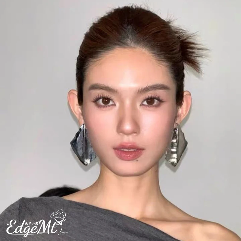 New Metallic Geometric Pleated Leaf Silver Needle Women's Retro Style Earrings