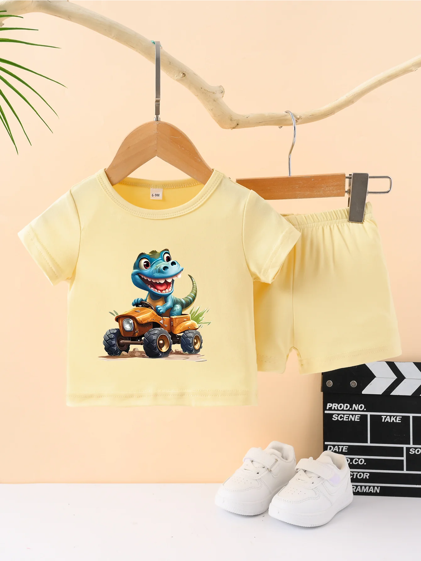 Summer New Male And Female Baby Short Sleeve yellow T-Shirt Round Neck Pullover Top +  Casual shorts﻿