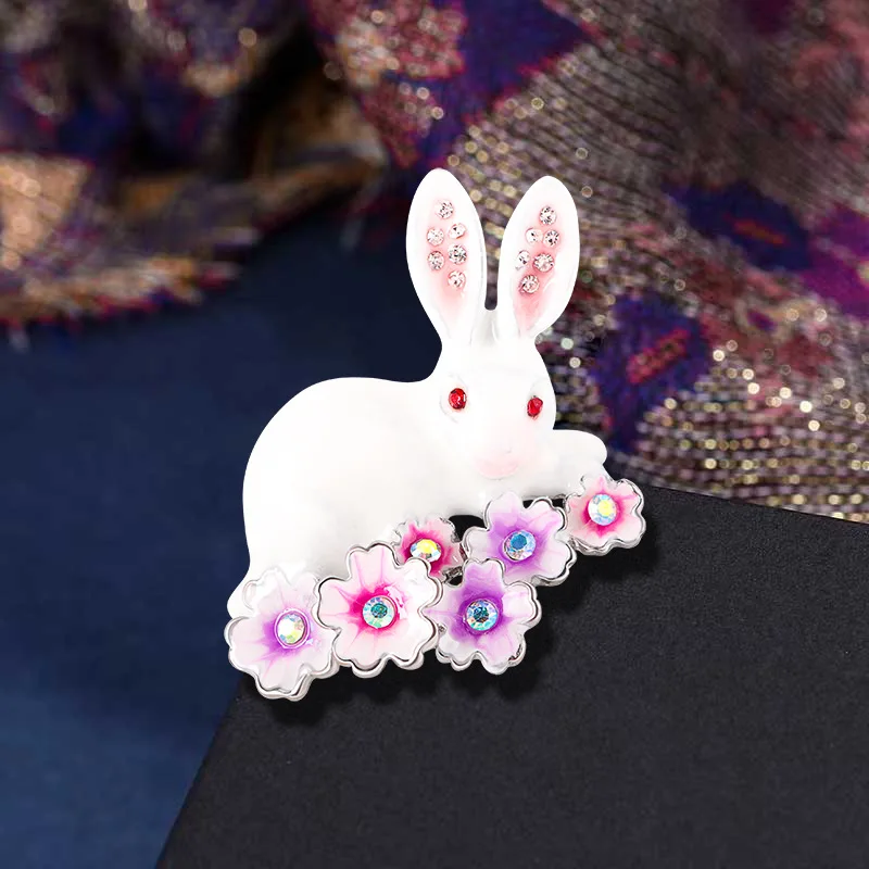 

Cherry Blossom Painted Rabbit Brooch Fashion Naive Animal Pins Sakura Corsage Gift Men and Women Suit Accessories Cute Badges