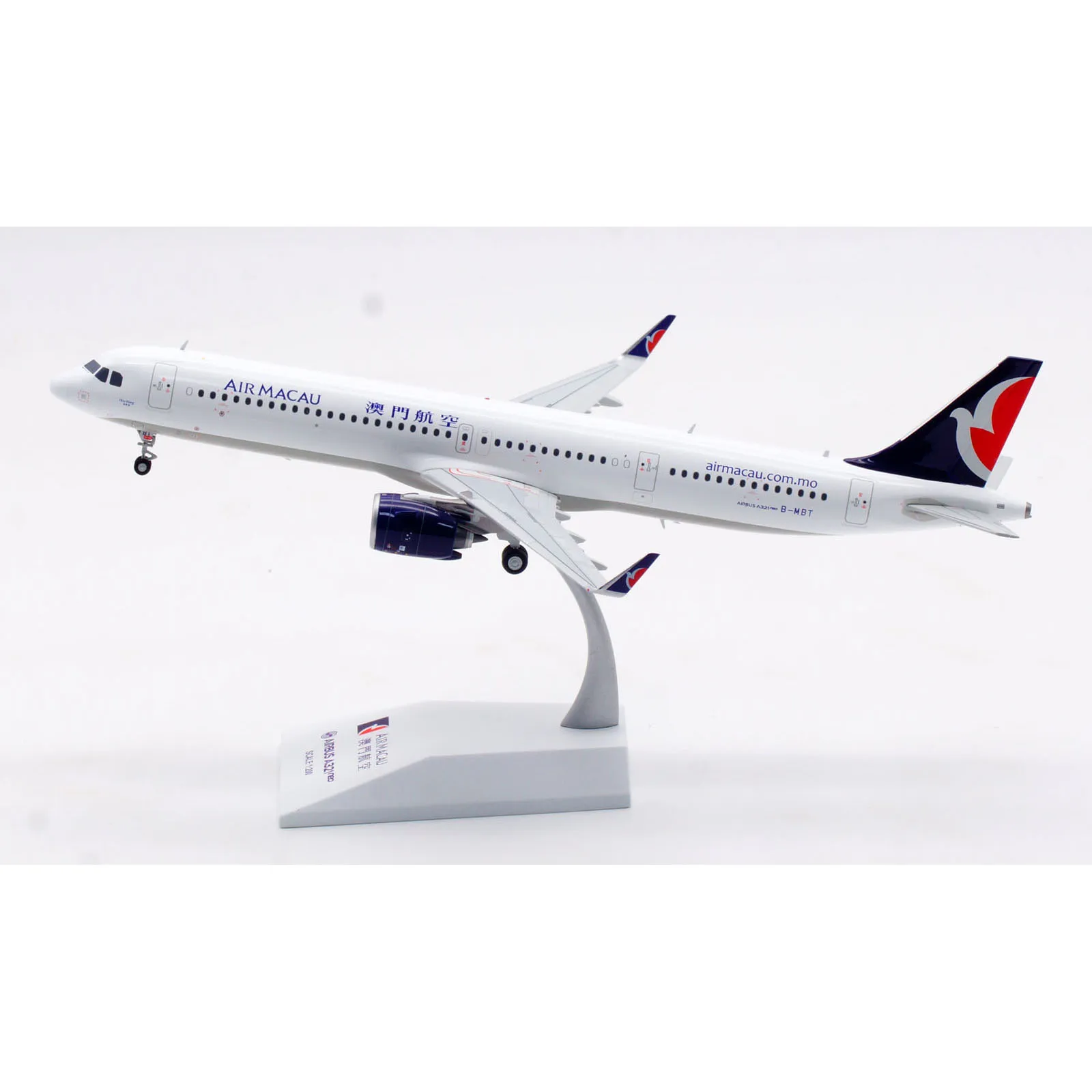 XX20135 Alloy Collectible Plane Gift JC Wings 1:200 Air Macau Airbus A321neo Diecast Aircraft Jet Model B-MBT  With Stand