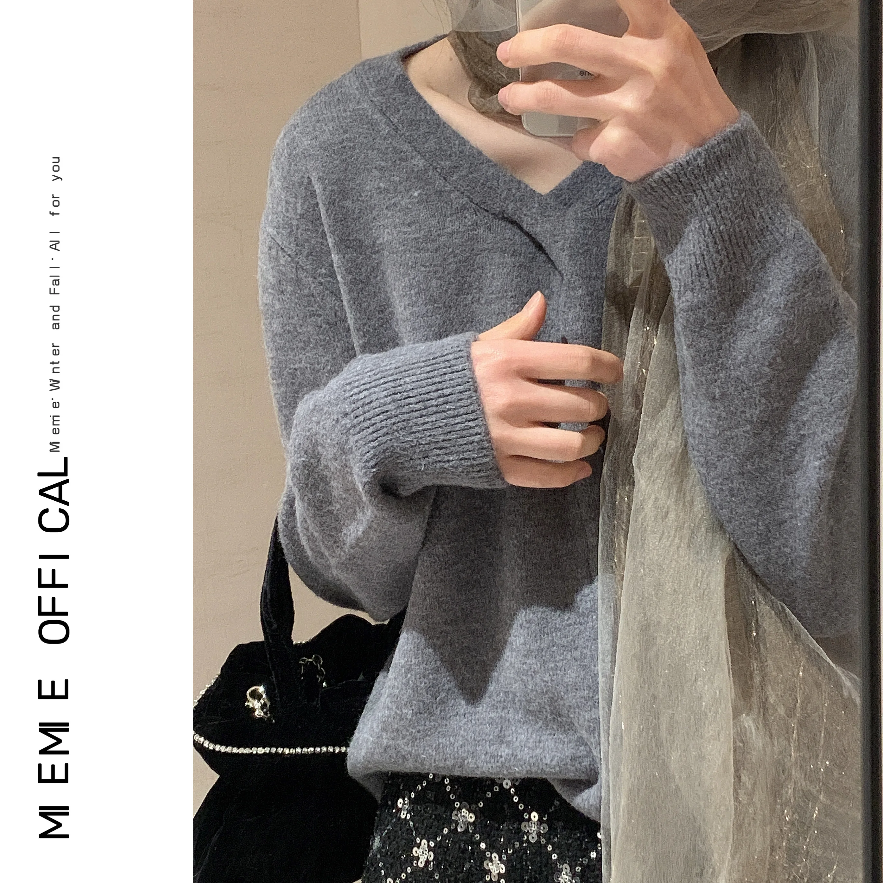 

Retro Light Grey V-Neck Knitted Bear Velvet Mixed Thickened 3D Casual Knitted Sweater Sweet Style Pure E-commerce Sale