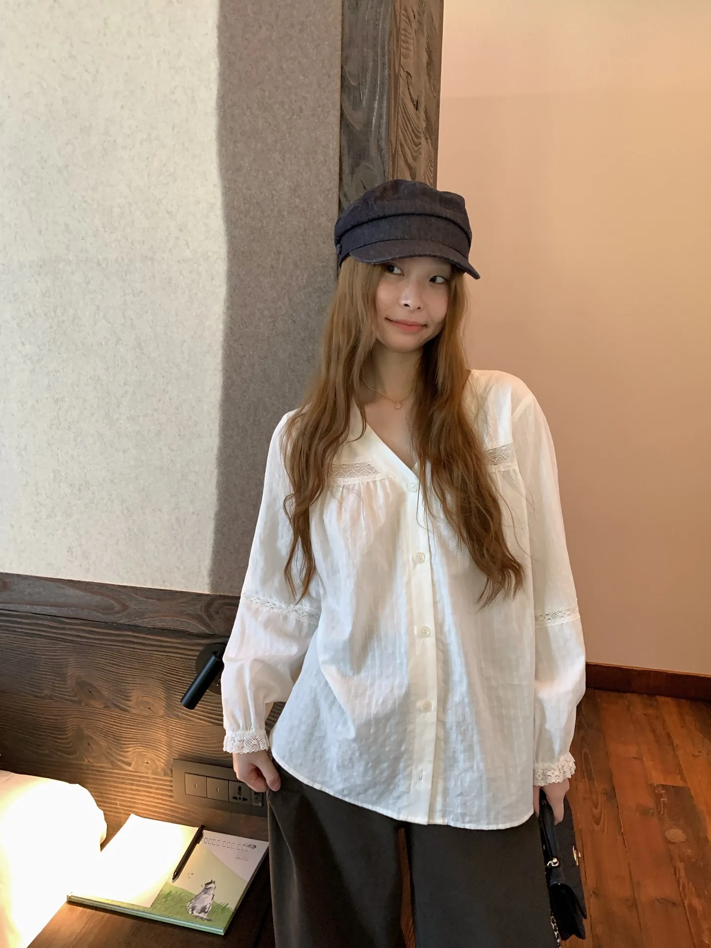 

Корейская свободная блузка Heygirl с кружевными вставками и длинными рукавами, ажурный дизайн с текстурой кружева, модная одежда для девочек