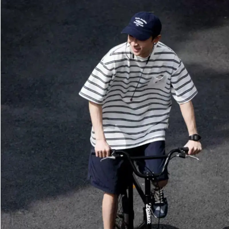 

Summer Men's Loose Fit Cotton Stripe T-shirt Short Sleeve Casual Wear Black White Color Block Pocket Design Korean Style