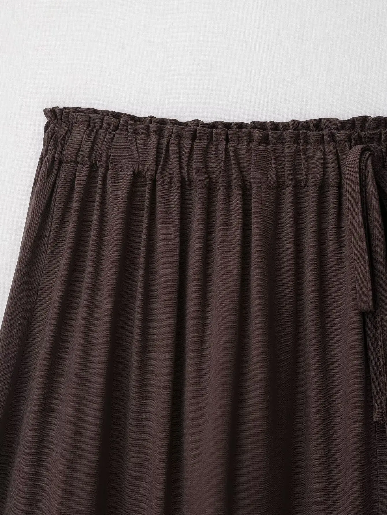 Simple temperament elastic waist shorts for women in summer 2025 new high waist wide-leg A-shaped hip slimming strap