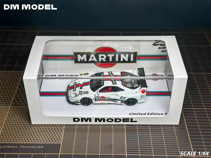 

(Предзаказ) Коллекционная модель автомобиля LB F40 Limiterd500 в масштабе 1:64, литая под давлением