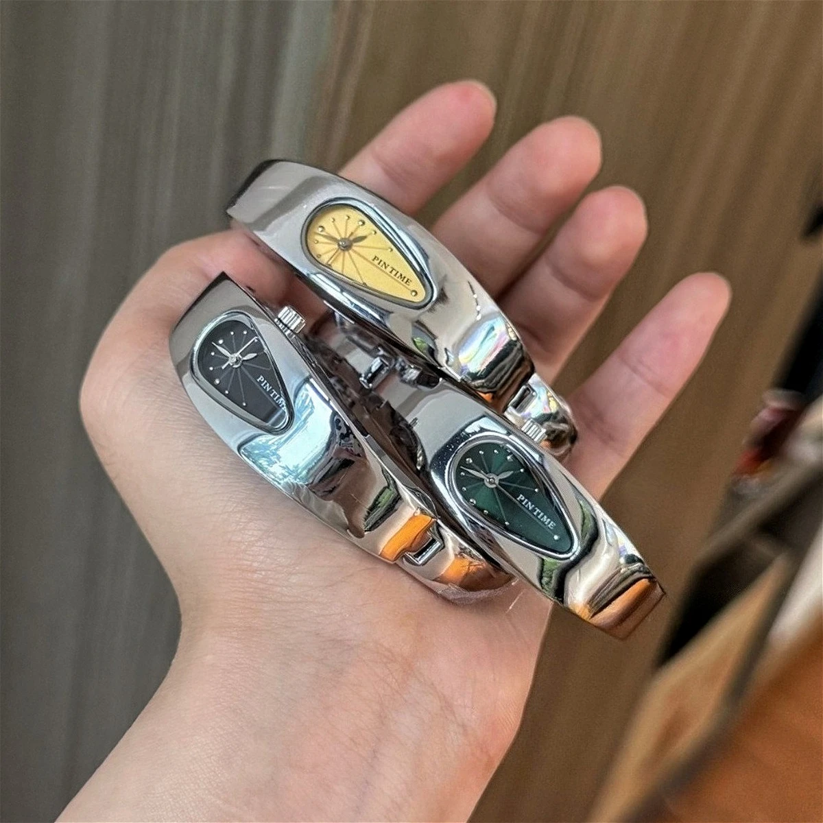 Y2k Special Water Drop Bracelet Quartz Watches for Men and Women Couples Exquisite Light Luxury High-end Sense Fashionable Watch