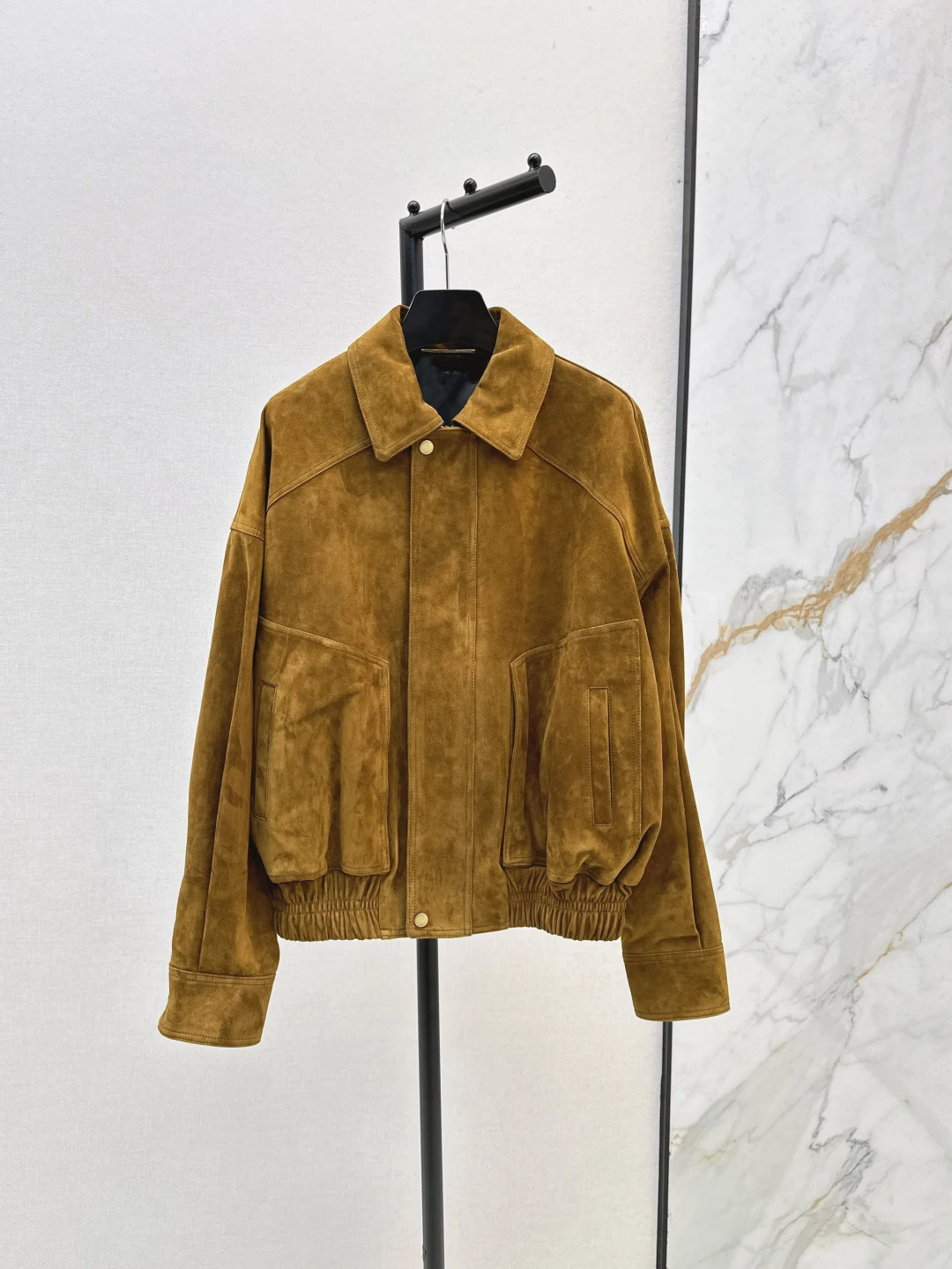 Echtlederjacke mit gekerbtem Revers, stilvoll und schmal geschnitten, weich und bequem