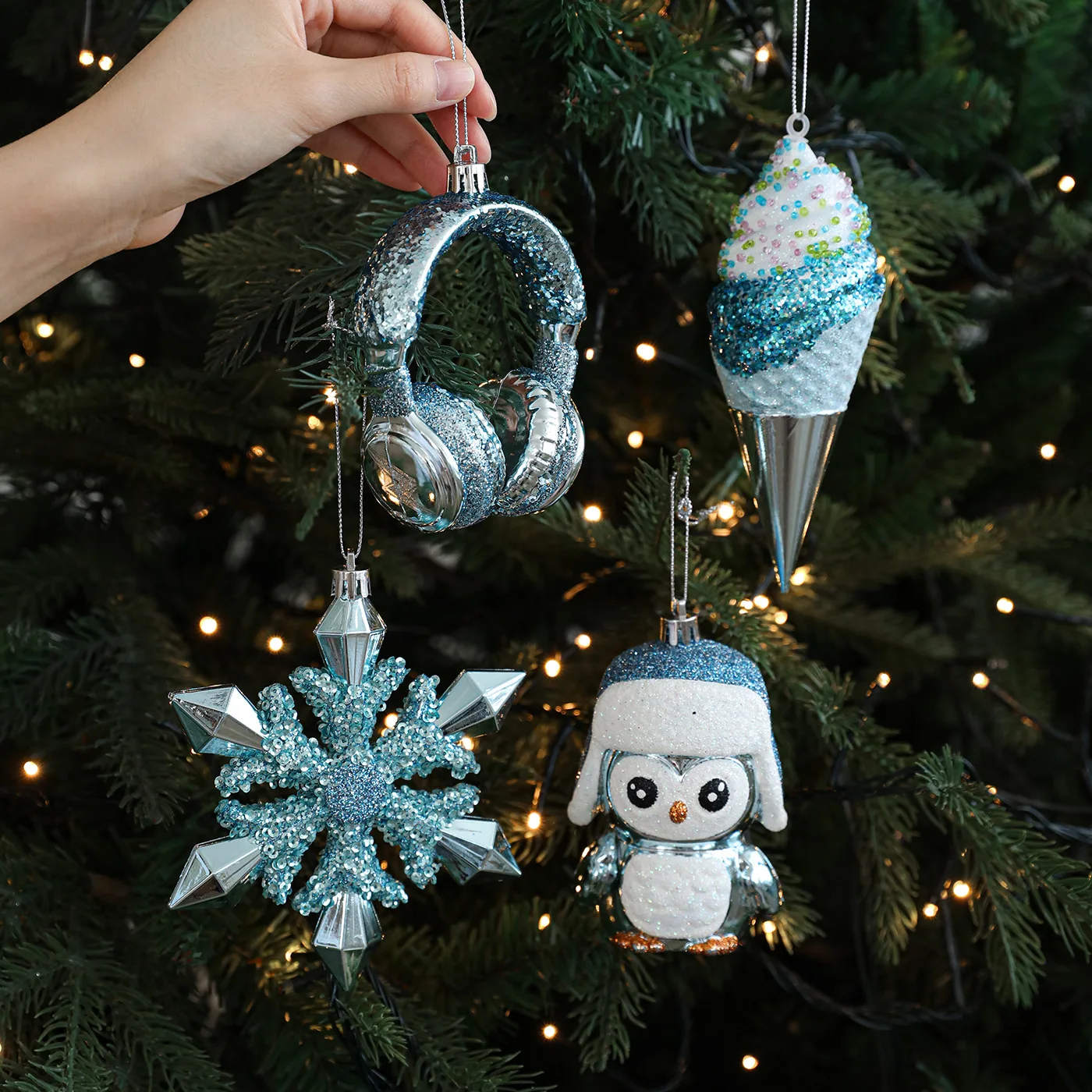 Image of 1PC Weihnachten Blau Dekorative Anhänger Klebrige Pulver Weihnachten Baum Fenster Ornament Schneeflocke Cartoon Szene Layout