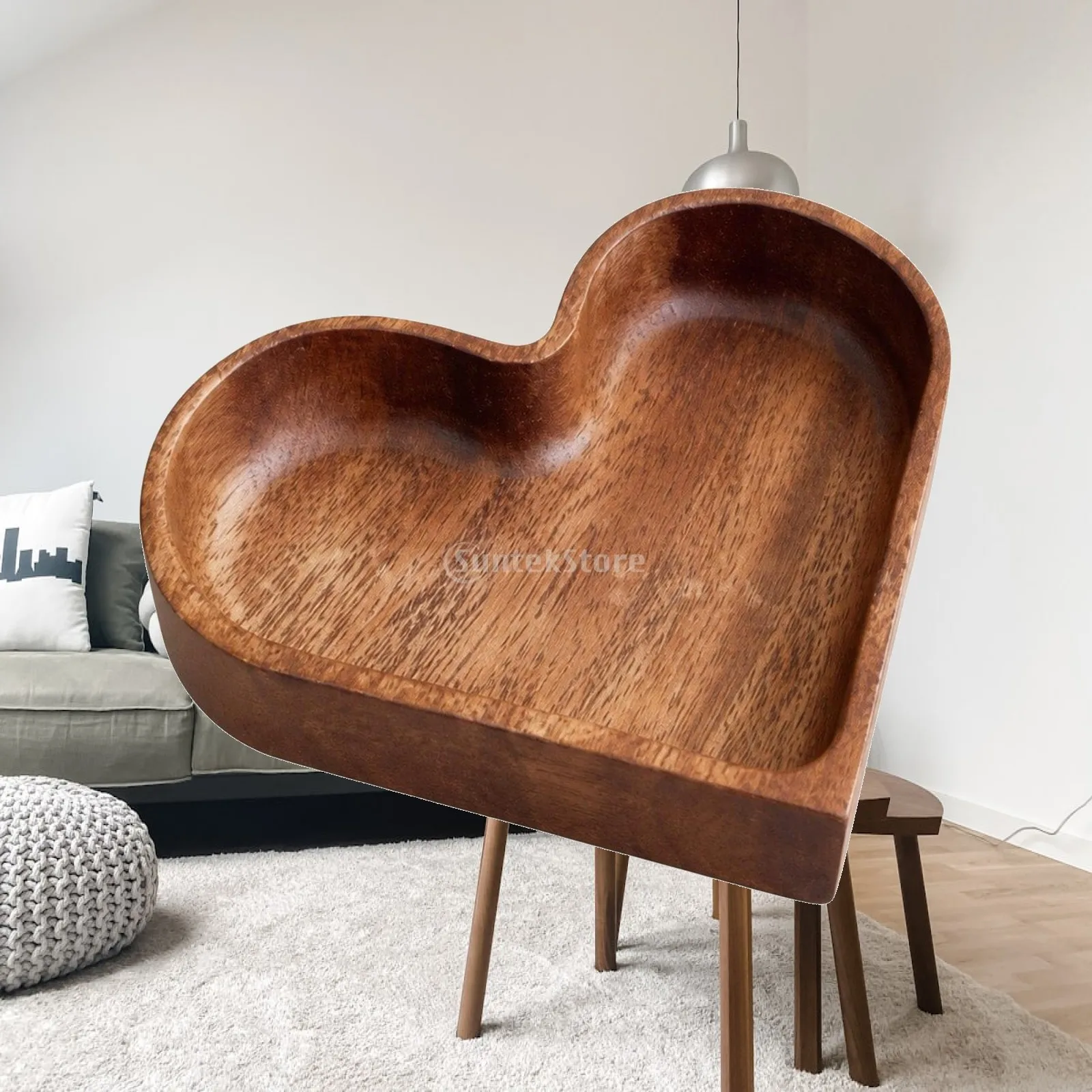 Plateau en bois en forme de cœur avec bords surélevés, finition noyer naturel, plateau de service décoratif pour l'organisation de la maison