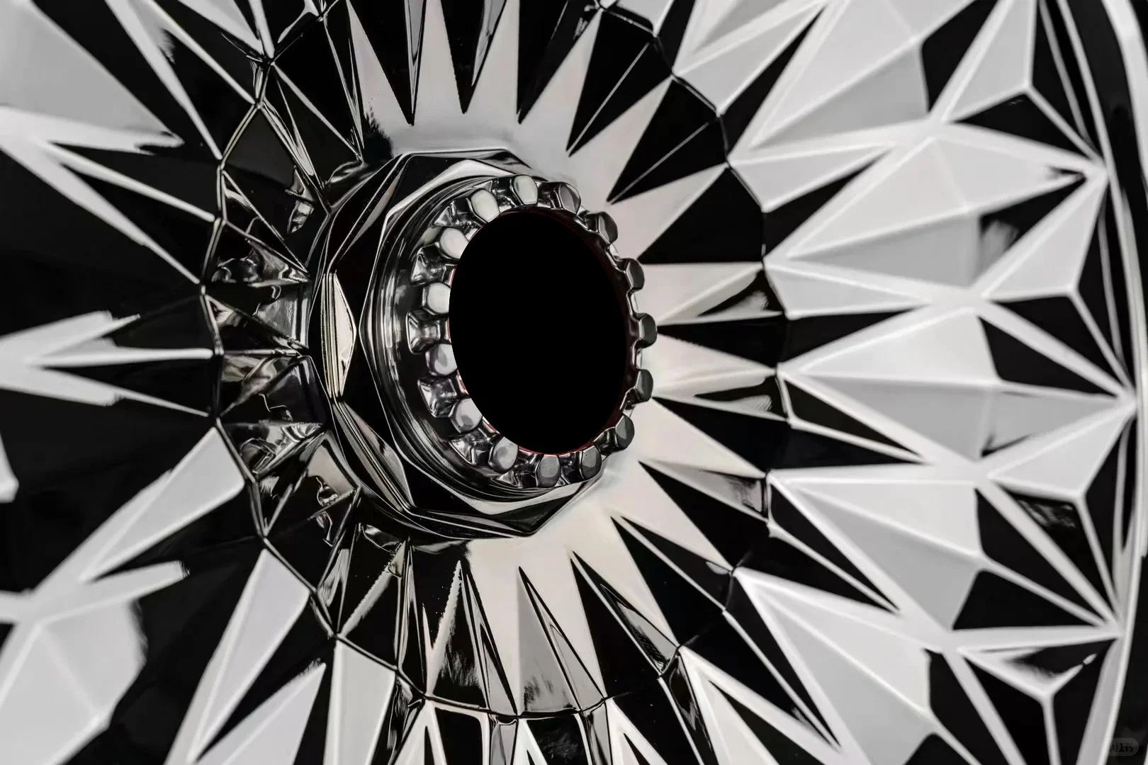 Jantes de liga forjada personalizadas com trava central cromada 6061-T6 para passageiros de carro 15 ~ 26 polegadas