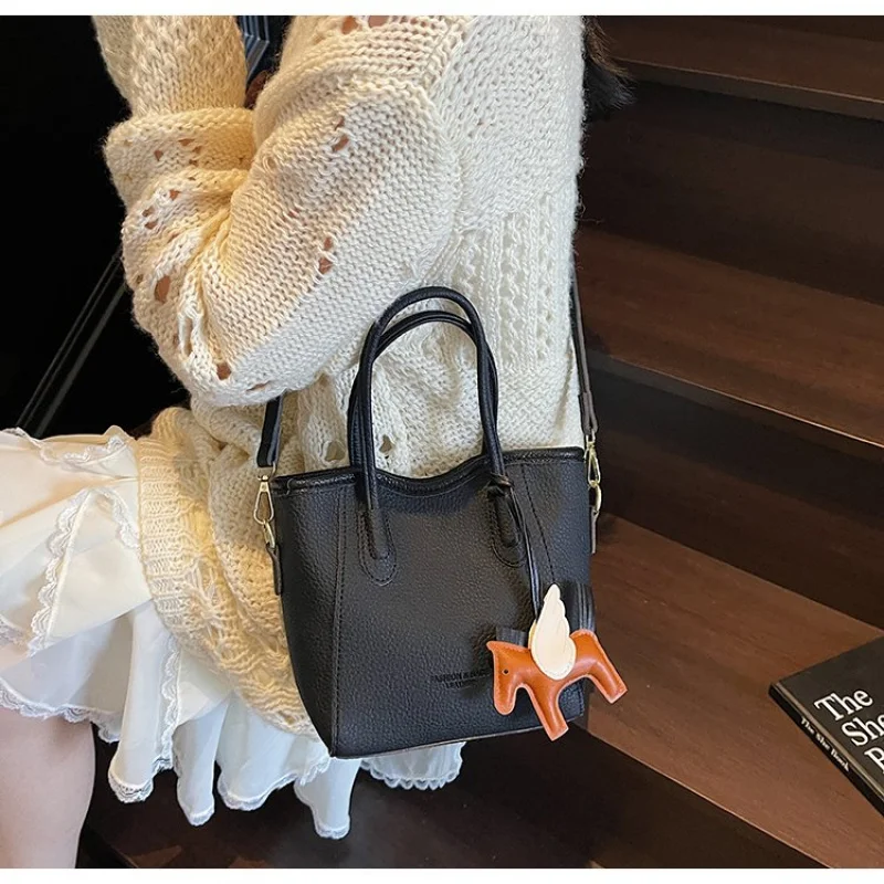 

Chic Women's Handbag Made Of Wildcat-Print Leather Boasting Trendy Ireland Casual Gibraltar Spacious Soft Look