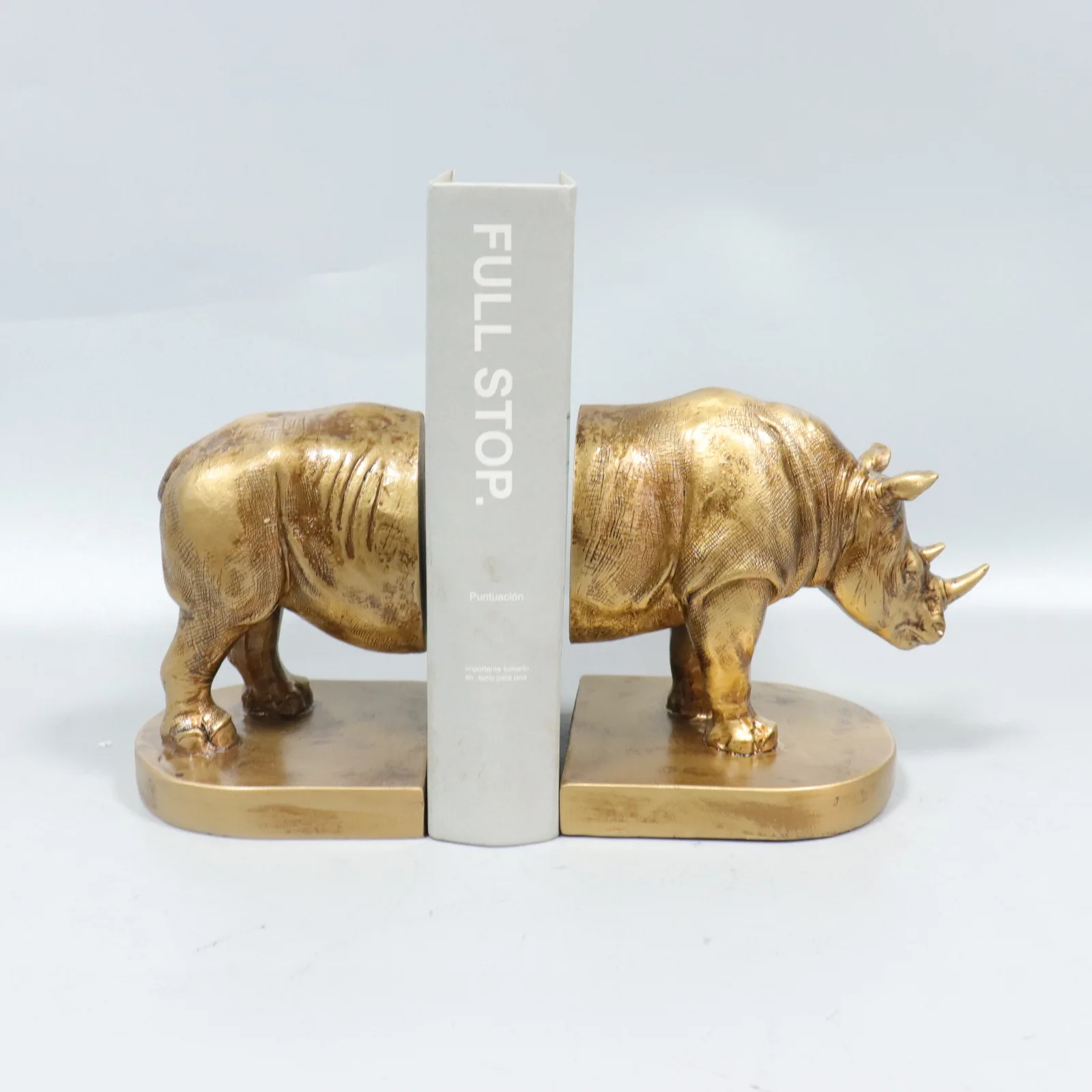 Nordic Abstract Resin Rhino Bookend Animal Sculpture Bookshelf Decoration Modern Art Animal Bookend Gold Rhino Statue Home Decor
