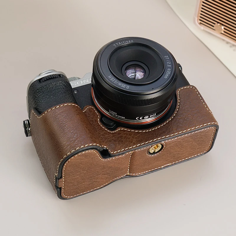 ソニーA7C II レザーストラップ付きカメラハーフケース