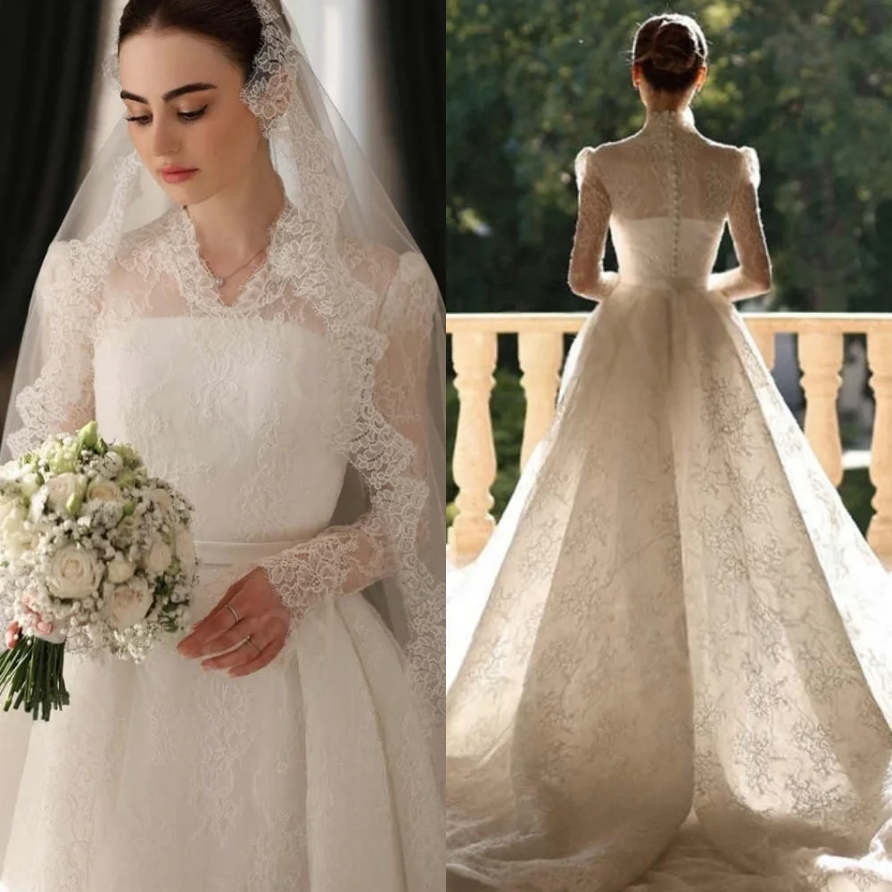 تخصيص أنيقة الدانتيل الأبيض أثواب الزفاف رائعة الخامس الرقبة طويلة الأكمام فساتين الزفاف أزرار قطار مصلى اللباس الخلفي