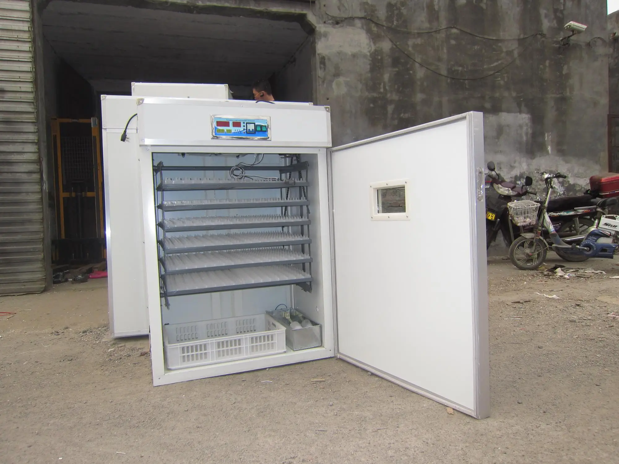 2025년 공장도 가격 달걀 부화기 산업용 자동 1056 부화 및 사육 기계