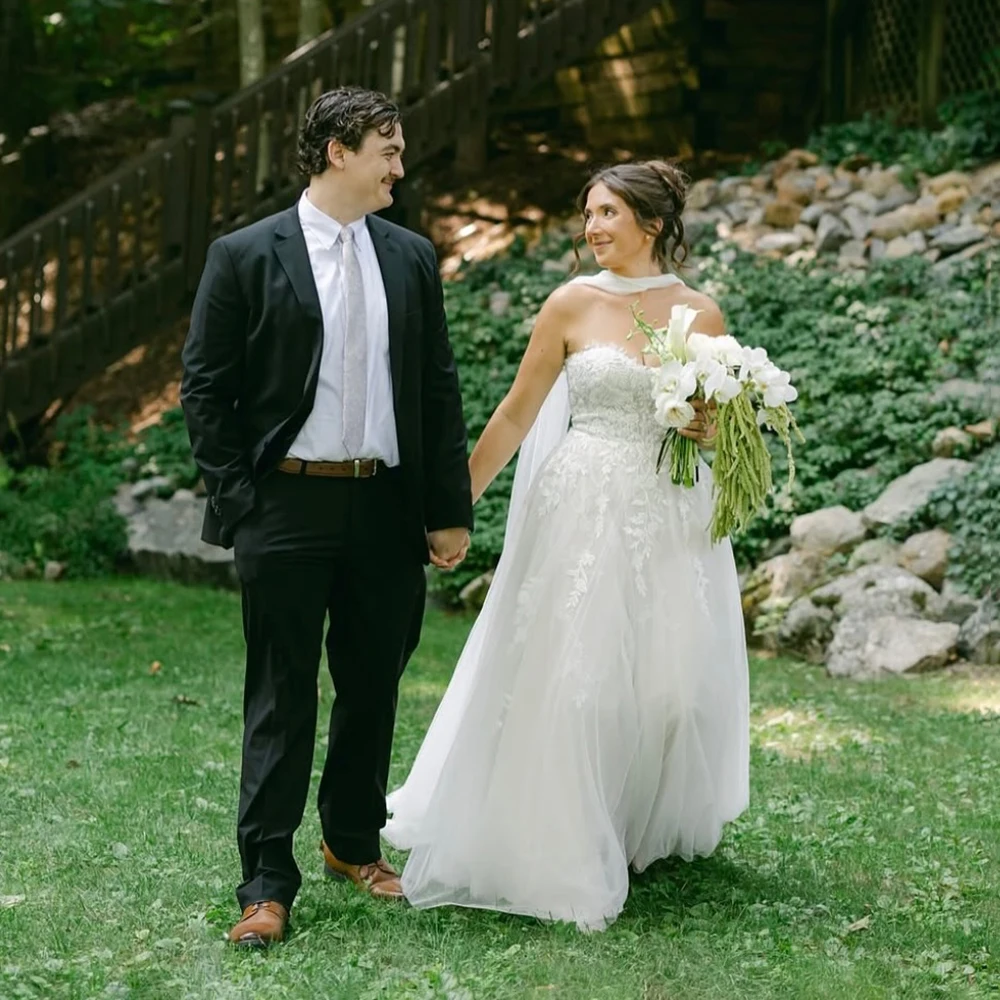 Customized Sweetheart Appliqued Wedding Dress A Line Embroidered Mesh Modern Strapless Graceful Bridal Gowns Long Neck Scarf