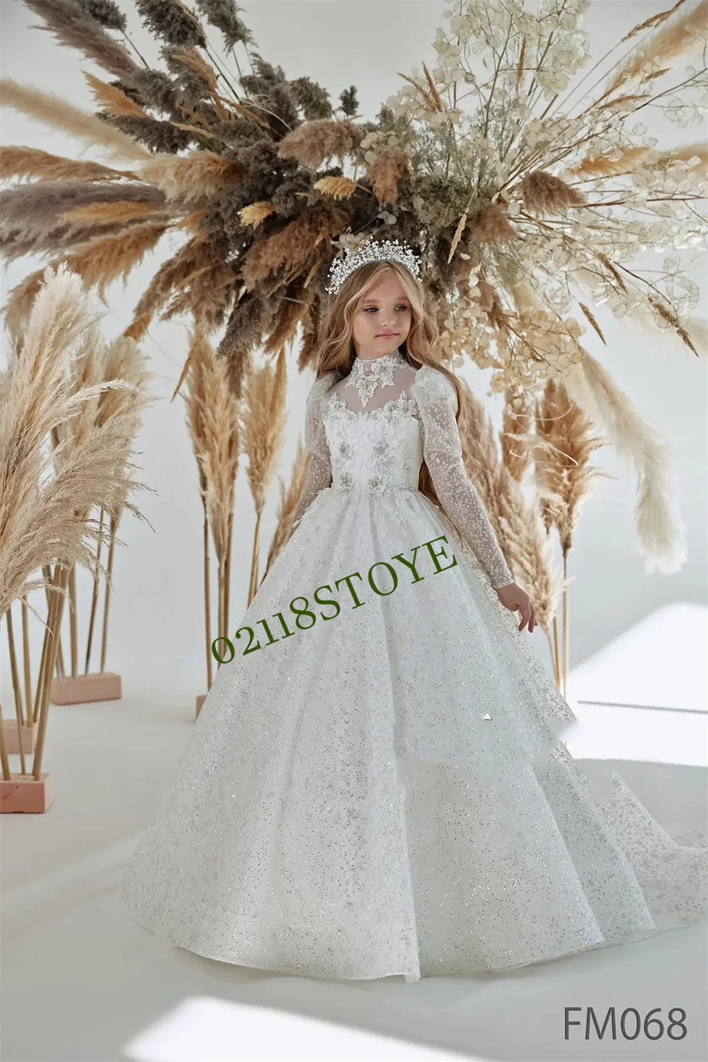 White Bohemia Princess Girl Dress with Flowers Belt Lace Embroidery on the Bodice A-Line Gown Wedding Minibridesmaid