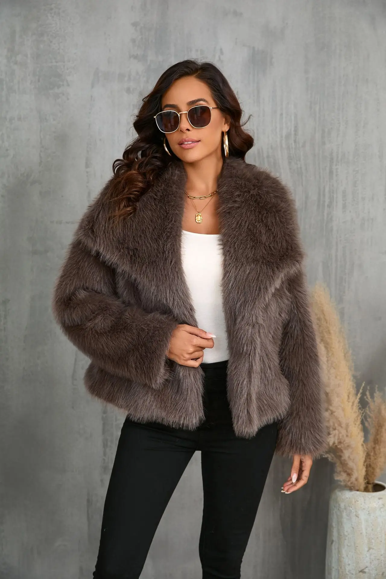 Women's Artificial Fur Coat with Large Lapel Short Fashionable Fox Fur Style Fluffy Plush Clothing for Ladies