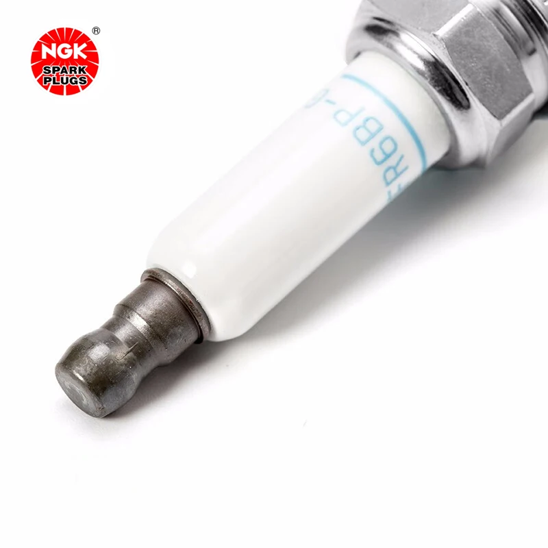 NGK 1748 Spark plug ZFR6BP-G is suitable for the Buick Regal Chevrolet Cruze Malibu（4PCS)