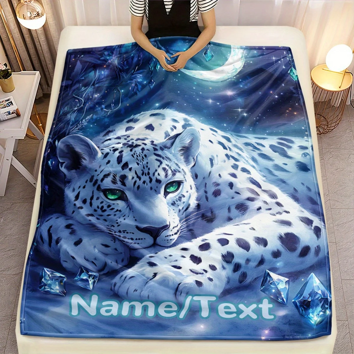 Personalisierte Flanelldecke mit individuellem Namen, Schneeleopard bei Nacht, weich, warm, Ganzjahresüberwurf für Sofa, Bett, Stuhl, Büro und Zuhause