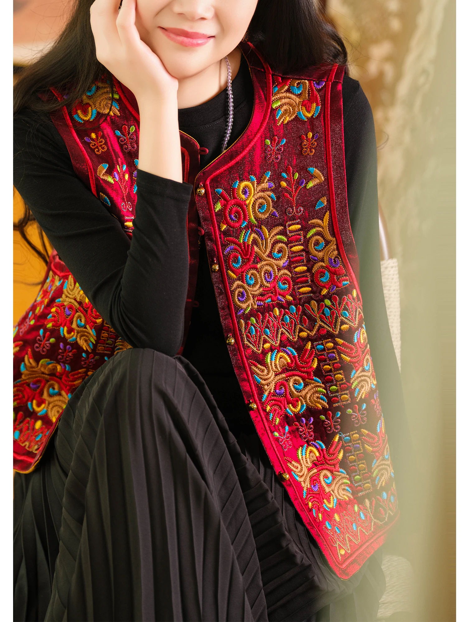 

Ele Sle Women's Vest Heavy Embroidery Gold Plated Silk Tead Thousand Needles Embroidery Pigeon Blood Red Vest