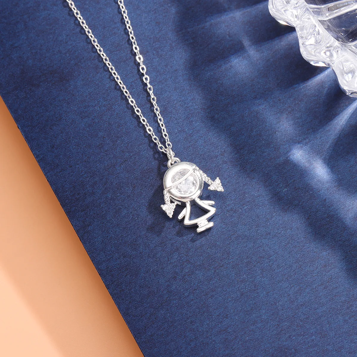 Fashion Diamond Inlaid Fried Dough Twists Braid Little Girl 925 Sterling Silver Hollow Personality Pendant Necklaces XL288