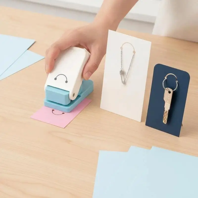 Face Pattern Keychain Hole Puncher Compact Easy Storage for Scrapbooking Embossing School Craft Club Activity Use