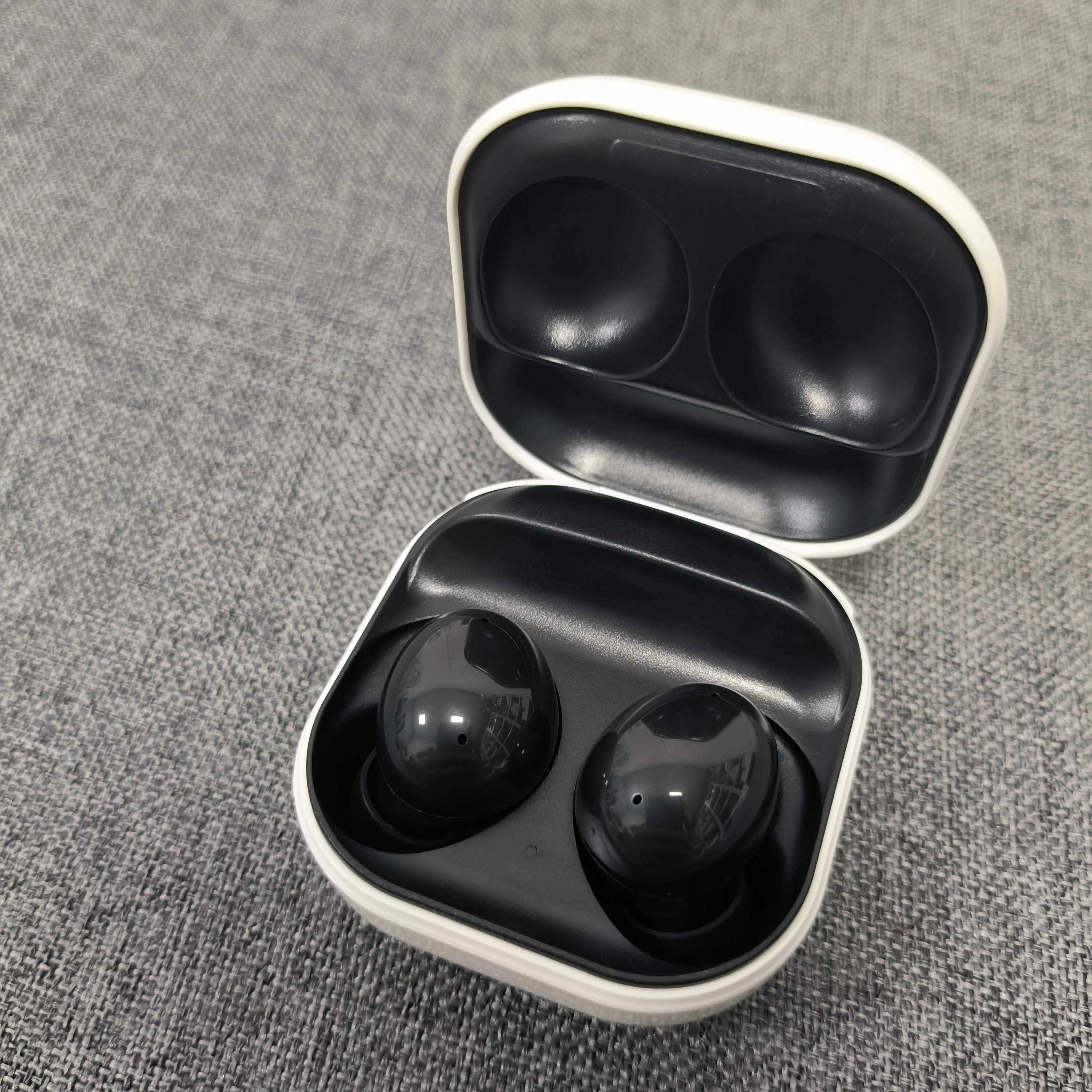 TWS R510 سماعة لاسلكية تعمل بالبلوتوث سماعة أذن صغيرة Bluetooth5.3 صوت ستيريو للألعاب سماعة رأس رياضية لنظام IOS/Android