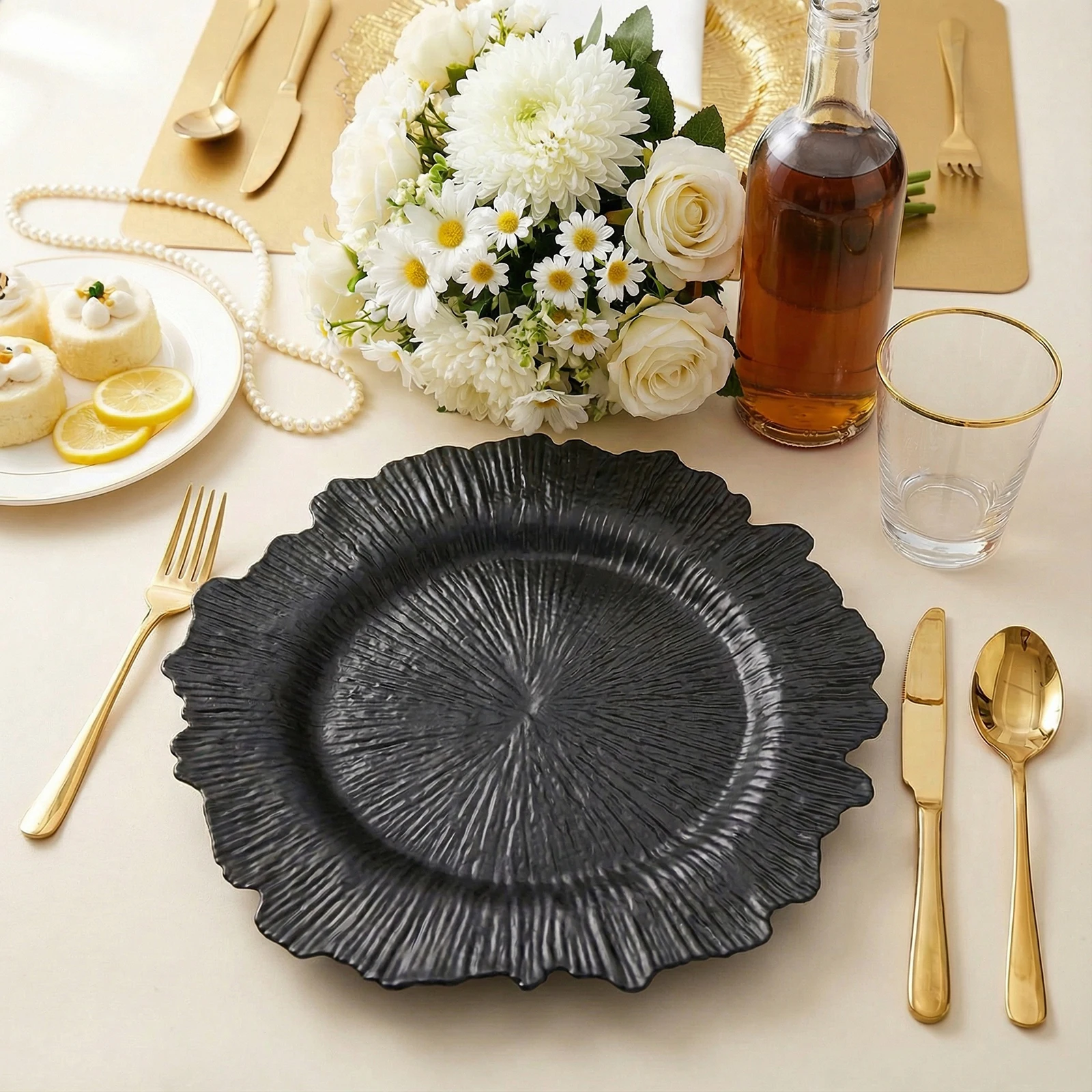 

100PCS Ruffled Rim Plastic Plates Reusable Luxury Dinner Plate 12In Irregular Napkin Holder for Banquet/Living Room
