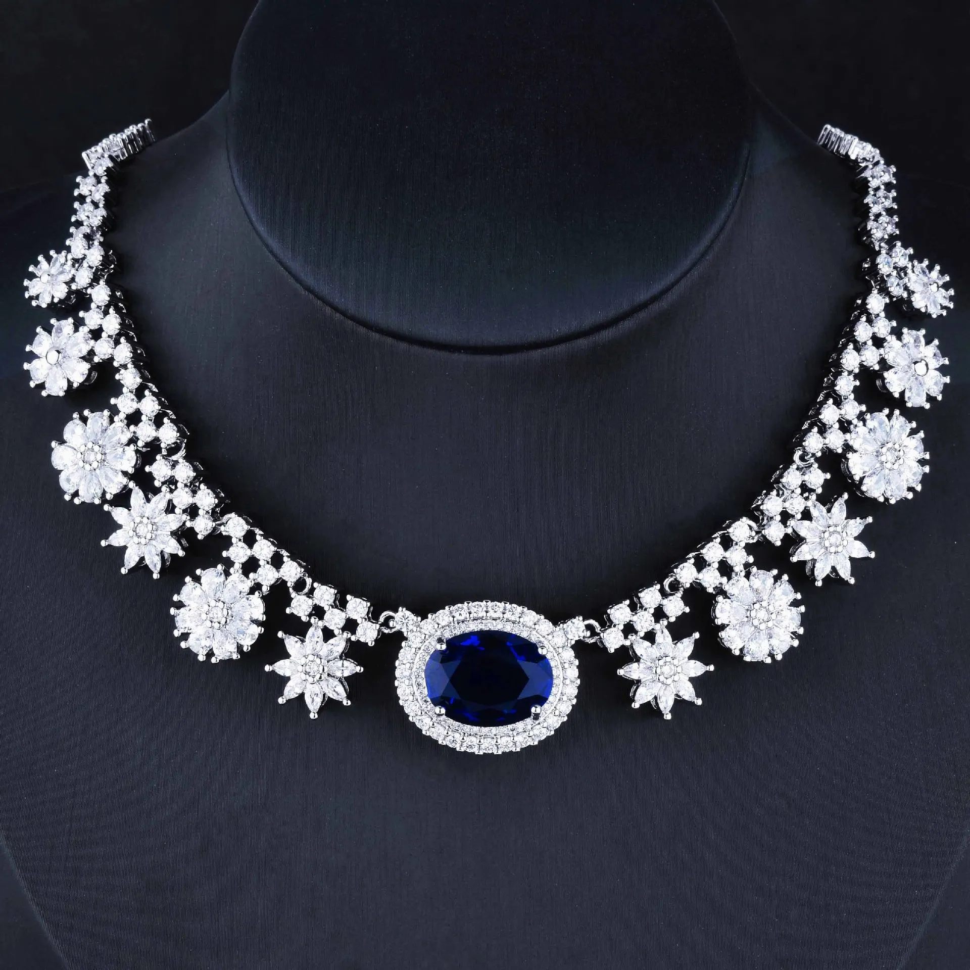 

Luxury Elegant Necklace Silver Color Jewelry Accessory For Lady Wedding Oval Imitated Sapphire Blue Stone Banquet Party Necklace