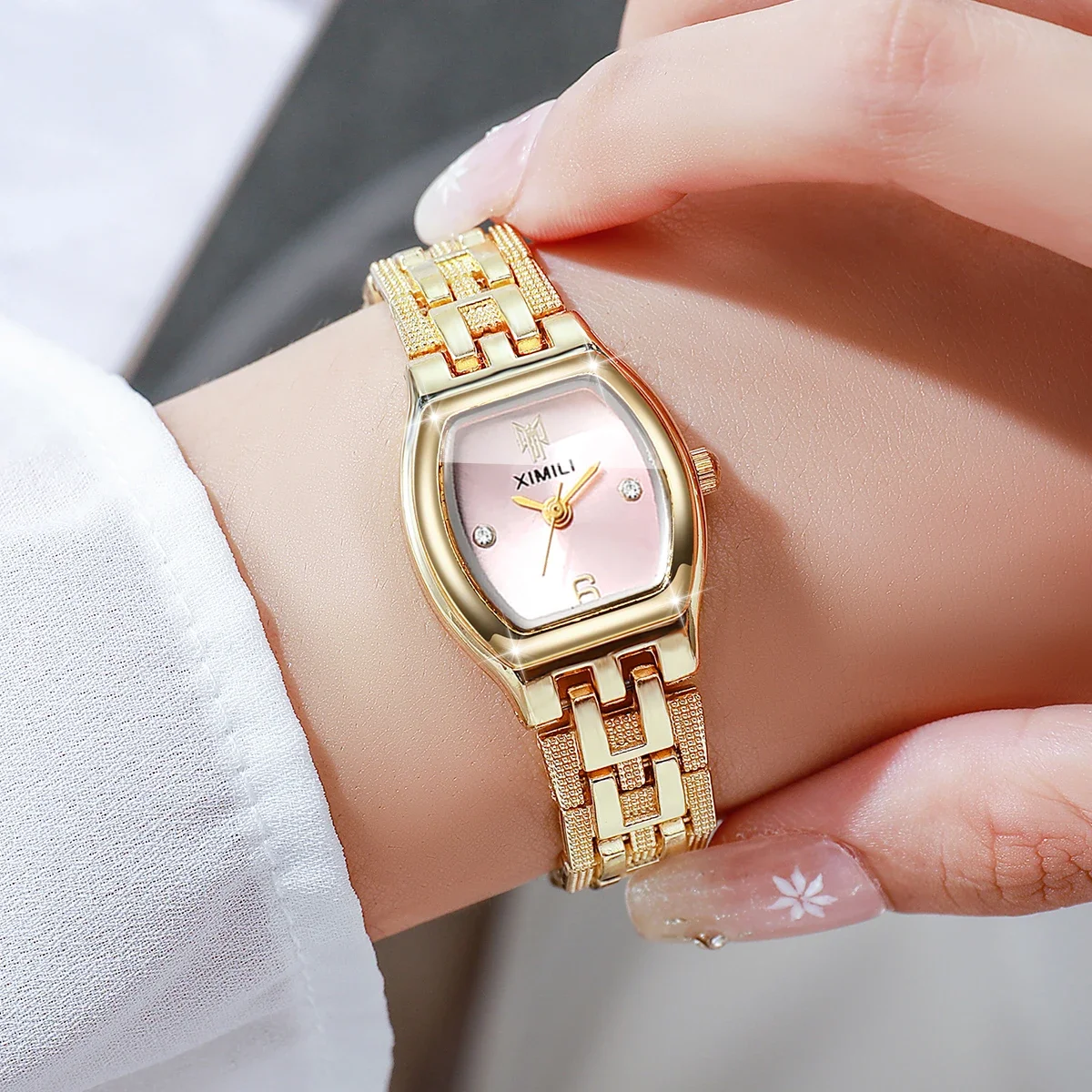 Fashion Tonneau Dial Golden Bracelet Strap Women Quartz Watch Ladies Dress Wristwatches Clock Relogio Feminino（Without Box）