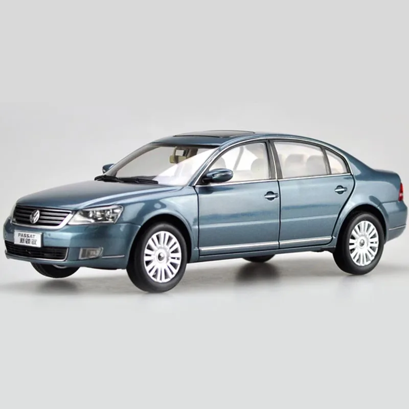 

Original 1:18 Scale PASSAT Simulation Alloy Toy Car Model Scene Decoration Classic Collection Gift Souvenir