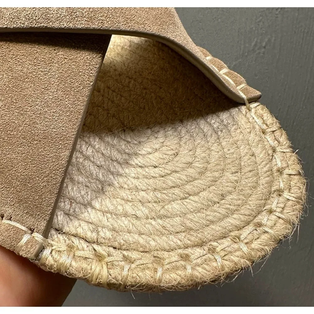 Men's khaki suede cross-laced flip-flops, hand-stitched grass-weave flat-bottomed slippers