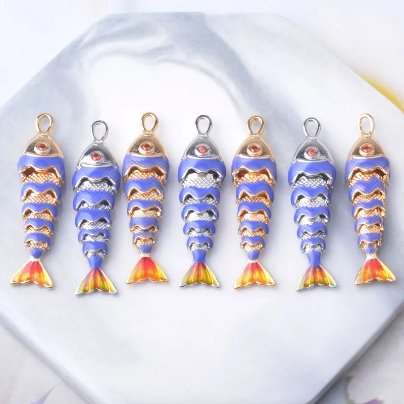 1 Stück Kupfer 18k vergoldeter Emaille 3D Fisch Anhänger Damen Königsblau Langer Schlüsselanhänger Handtaschen-Halsketten-Anhänger DIY Schmuckherstellung – Detail 1