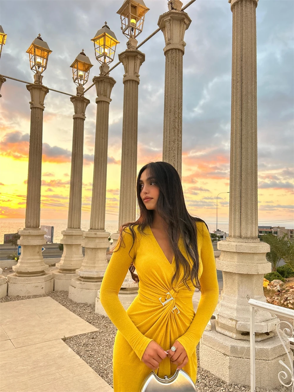 

Customized Simple Yellow Evening Dress Elegant V-Neck Long Sleeves Homecoming Dress Fashion Sweep Train Vestido De Festa